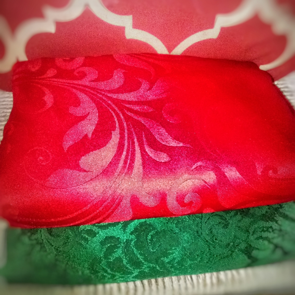 Two Oblong Tablecloths - Picture 3 of 3